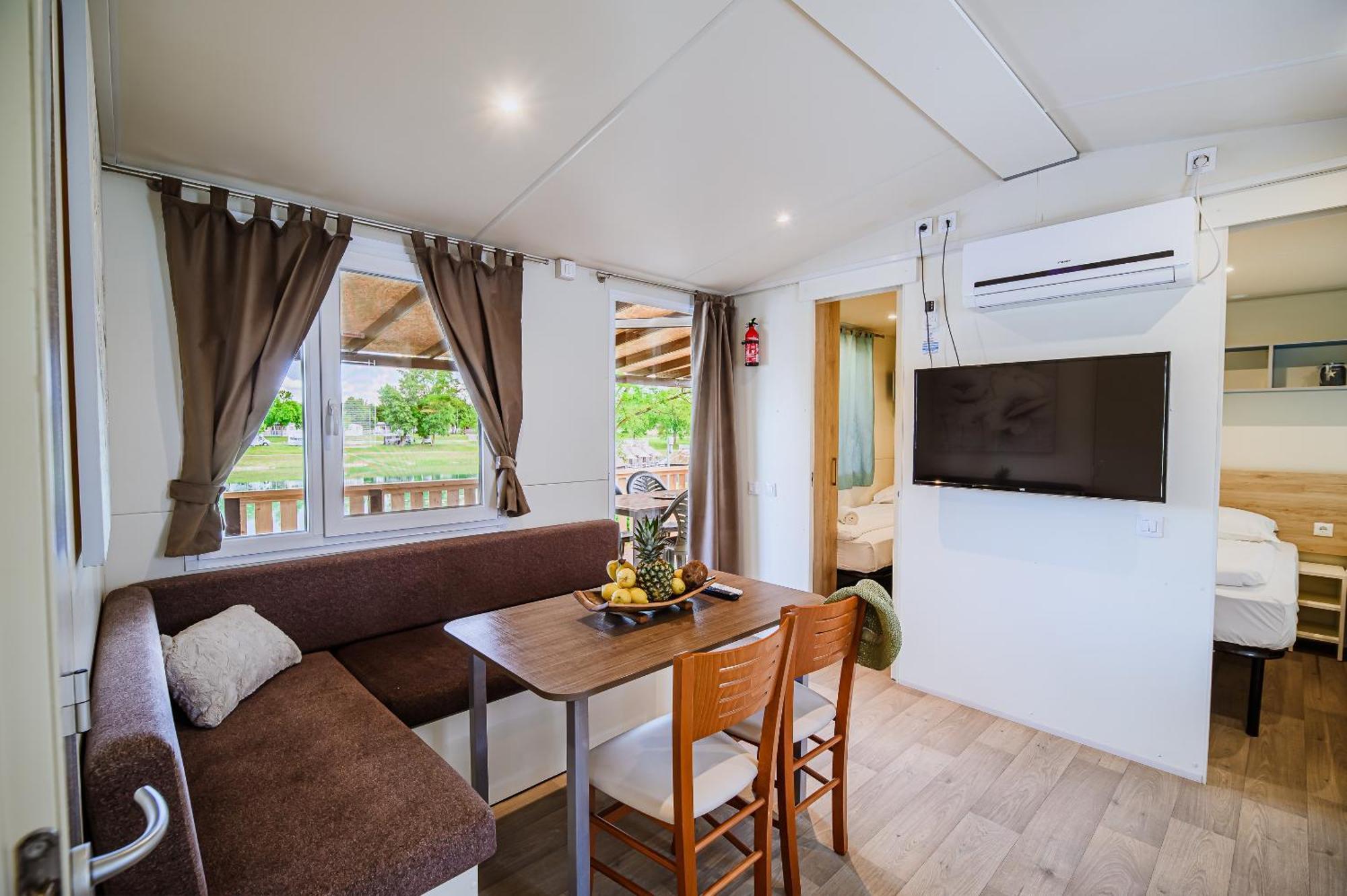 Lake View Mobile Homes With Thermal Riviera Tickets In Terme Catez كاتيز أوب سافي الغرفة الصورة