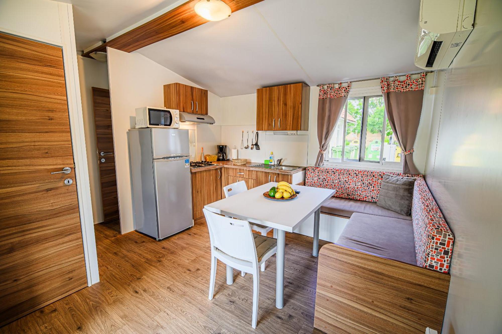 Lake View Mobile Homes With Thermal Riviera Tickets In Terme Catez كاتيز أوب سافي الغرفة الصورة